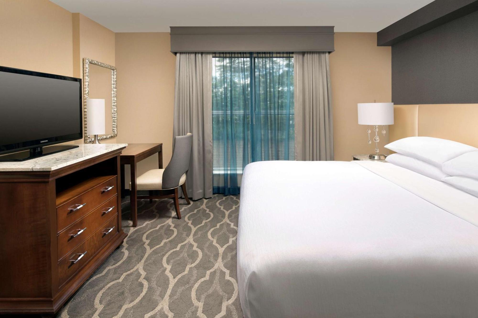 Two-Room King Suite - Non-Smoking,1552171612:JPEG